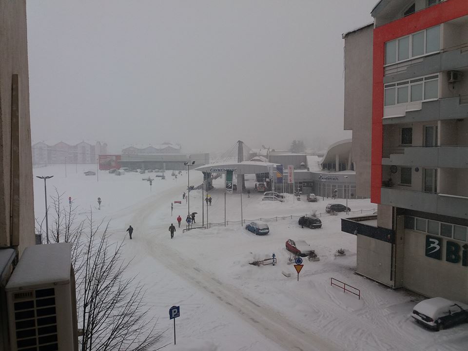 Zimska bajka u Sanskom Mostu: Snijeg prekrio ulice našeg grada
