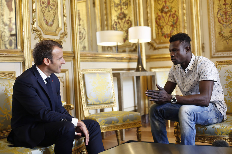 Migrant koji je spasio dijete sa zgrade će dobiti francusko državljanstvo