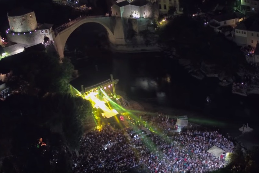 Pogledajte kako je spektakl Dine Merlina u Mostaru izgledao iz ptičije perspektive