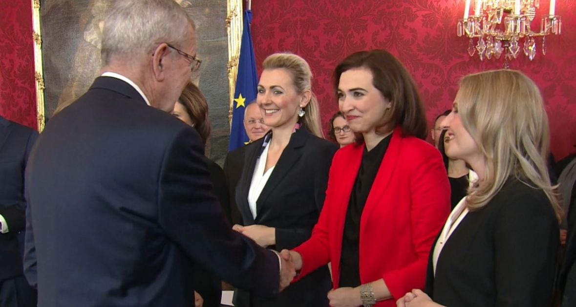 Pogledajte kako je Alma Zadić zablistala na polaganju zakletve u novoj vladi Austrije