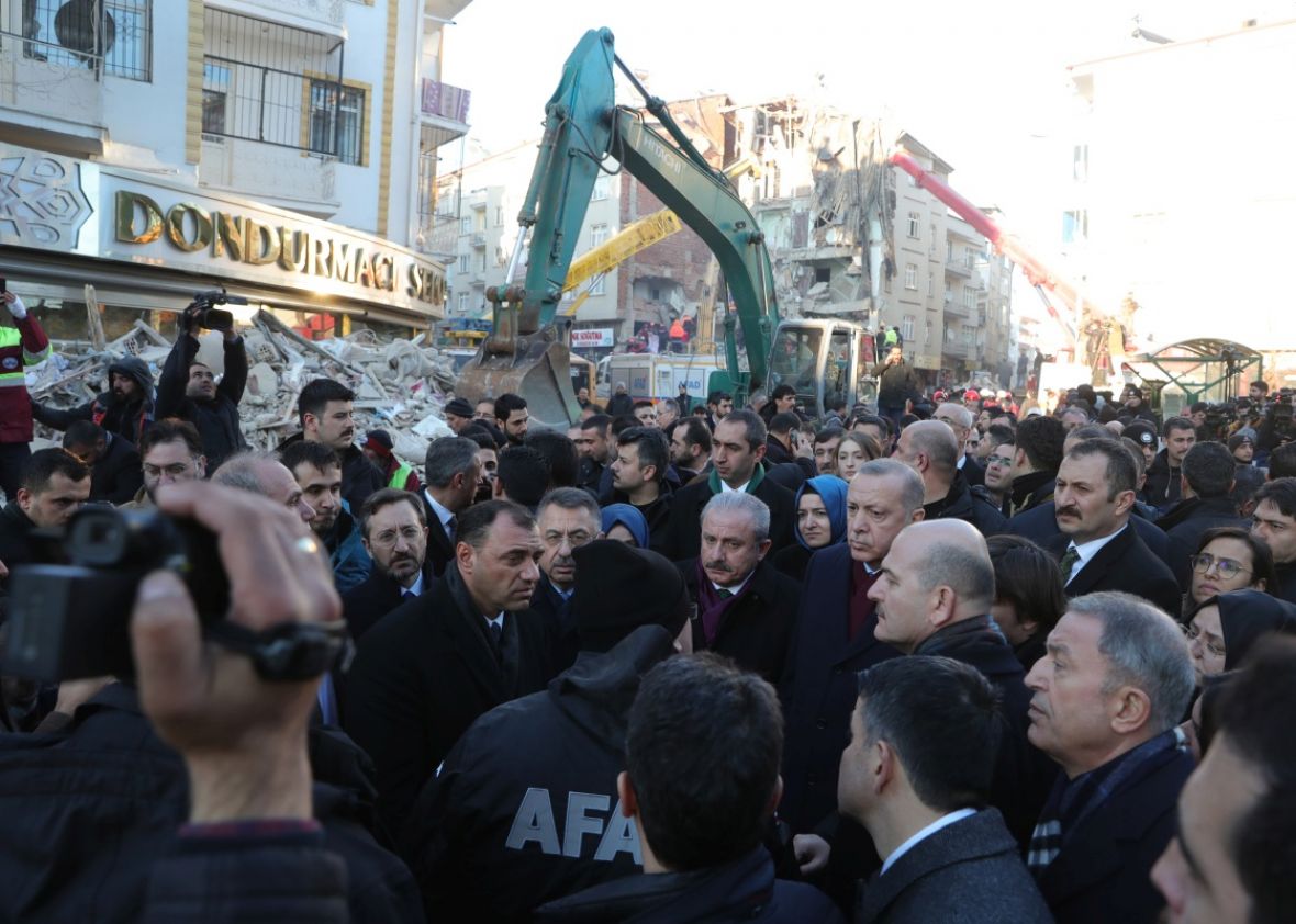 Erdogan posjetio Elazig i klanjao dženazu stradalima u zemljotresu