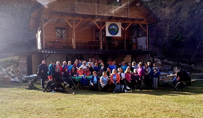 Izlet na Kamengradsku kulu: 100 žena u planini