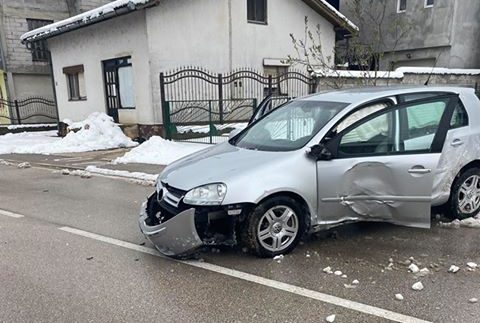 Vozačica izazvala nesreću i pobjegla