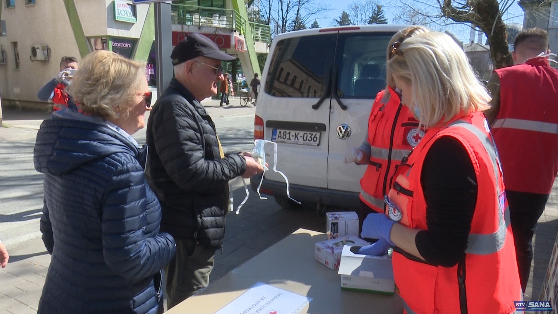 Od proglašenja stanja nesreće u FBiH pomagalo više od 800 volontera
