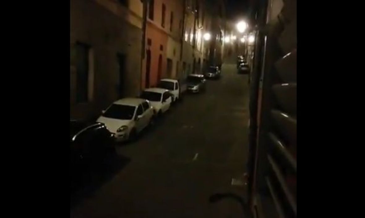 Snimka koja izaziva trnce: Talijani u karanteni izašli na balkone i zajedno zapjevali