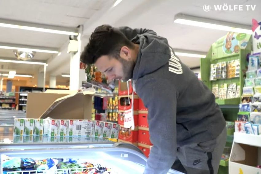 Nogometaši Wolfsburga radili u supermarketu i punili police od sedam ujutro