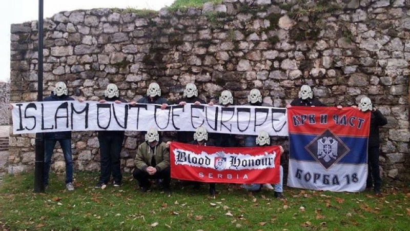 Desničarske i neonacističke organizacije neometano ističu simbole u Prijedoru