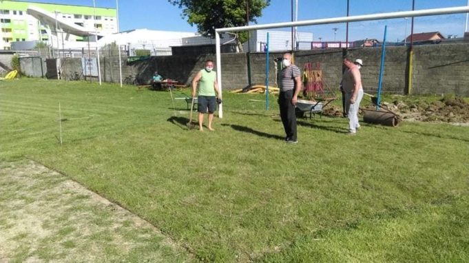 Podgrmeč obnavlja travnjak svog stadiona!