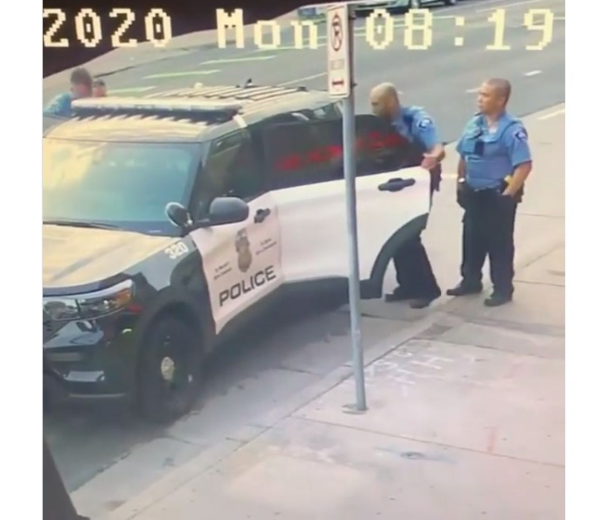 Procurio još jedan snimak: Šta se dešavalo s Floydom u policijskom vozilu