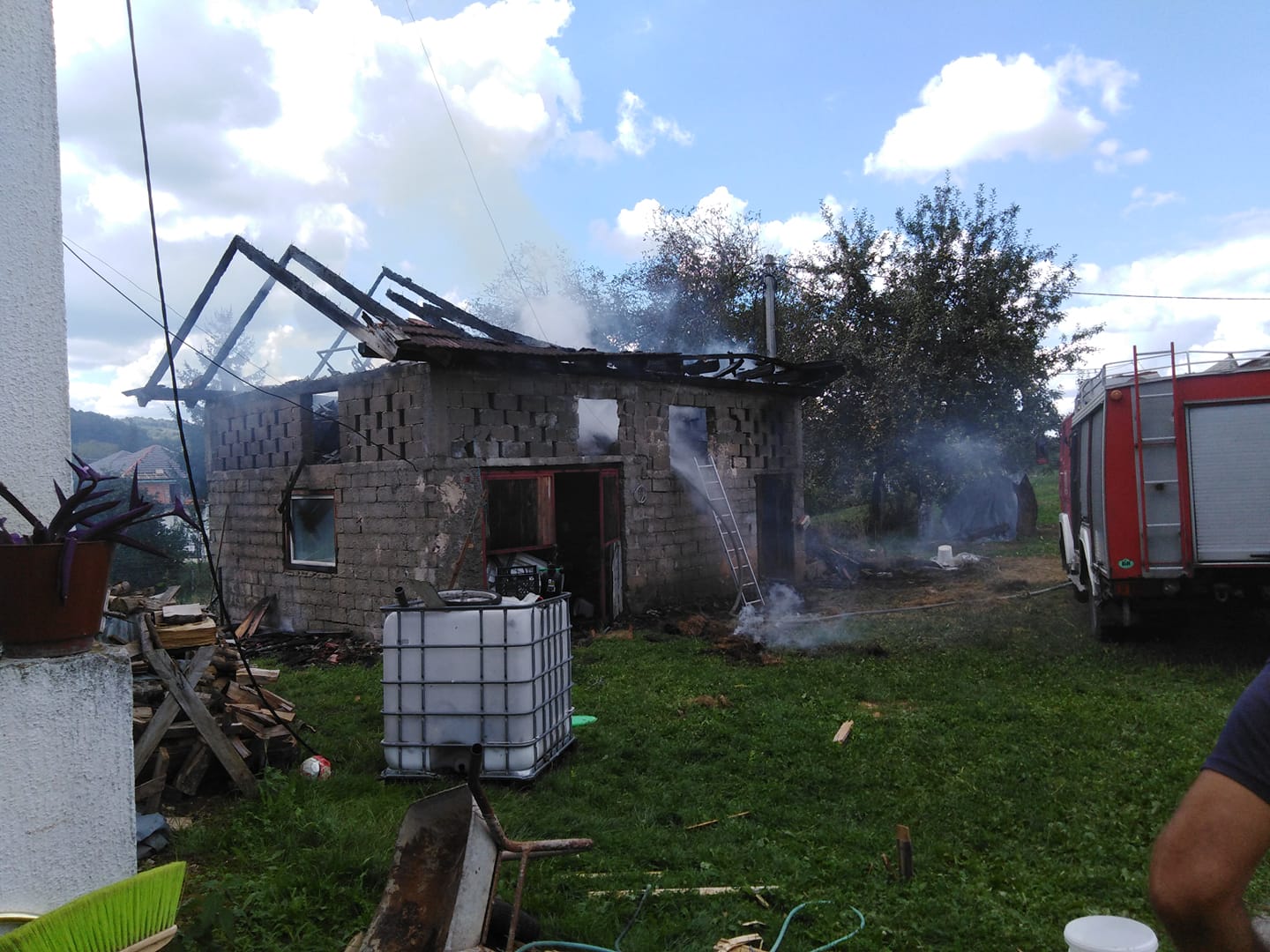 BRAVO Vatrogasci nakon doma ugasili požar i u Hrustovu