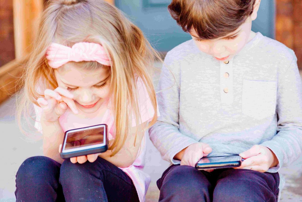 Kako roditelji koji stalno gledaju u telefon prave depresivnu djecu