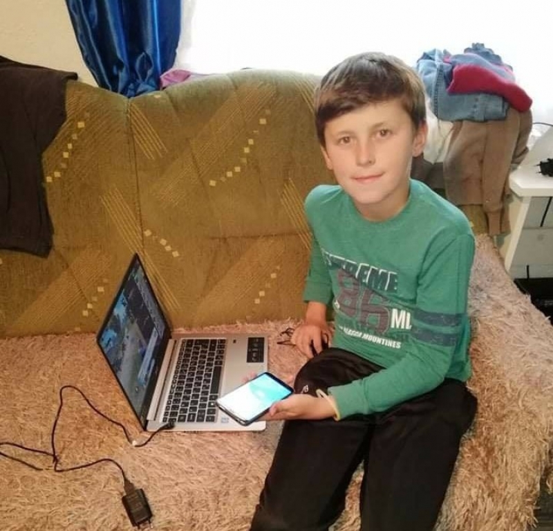 Majci kupio nišane od ušteđevine: Dobri ljudi Adina Omerovića obradovali novim mobitelom i laptopom