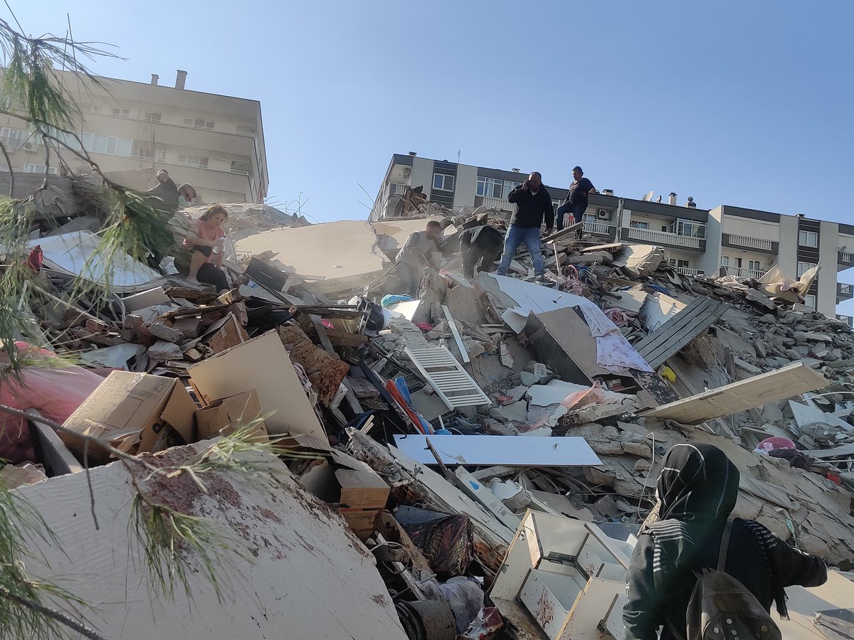 Razoran zemljotres pogodio Tursku: Srušene zgrade u Izmiru, more poplavilo ulice
