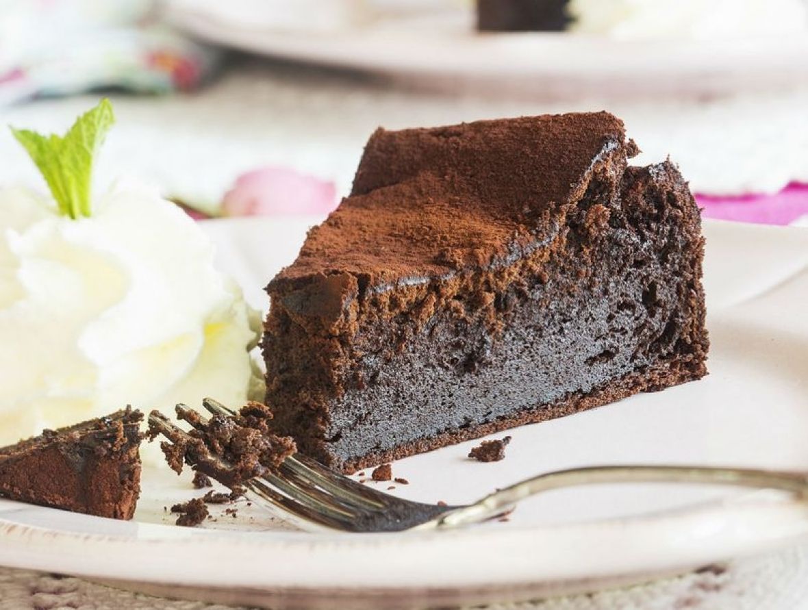 Samo 2 sastojka: Najlakši recept za predivnu tortu od čokolade