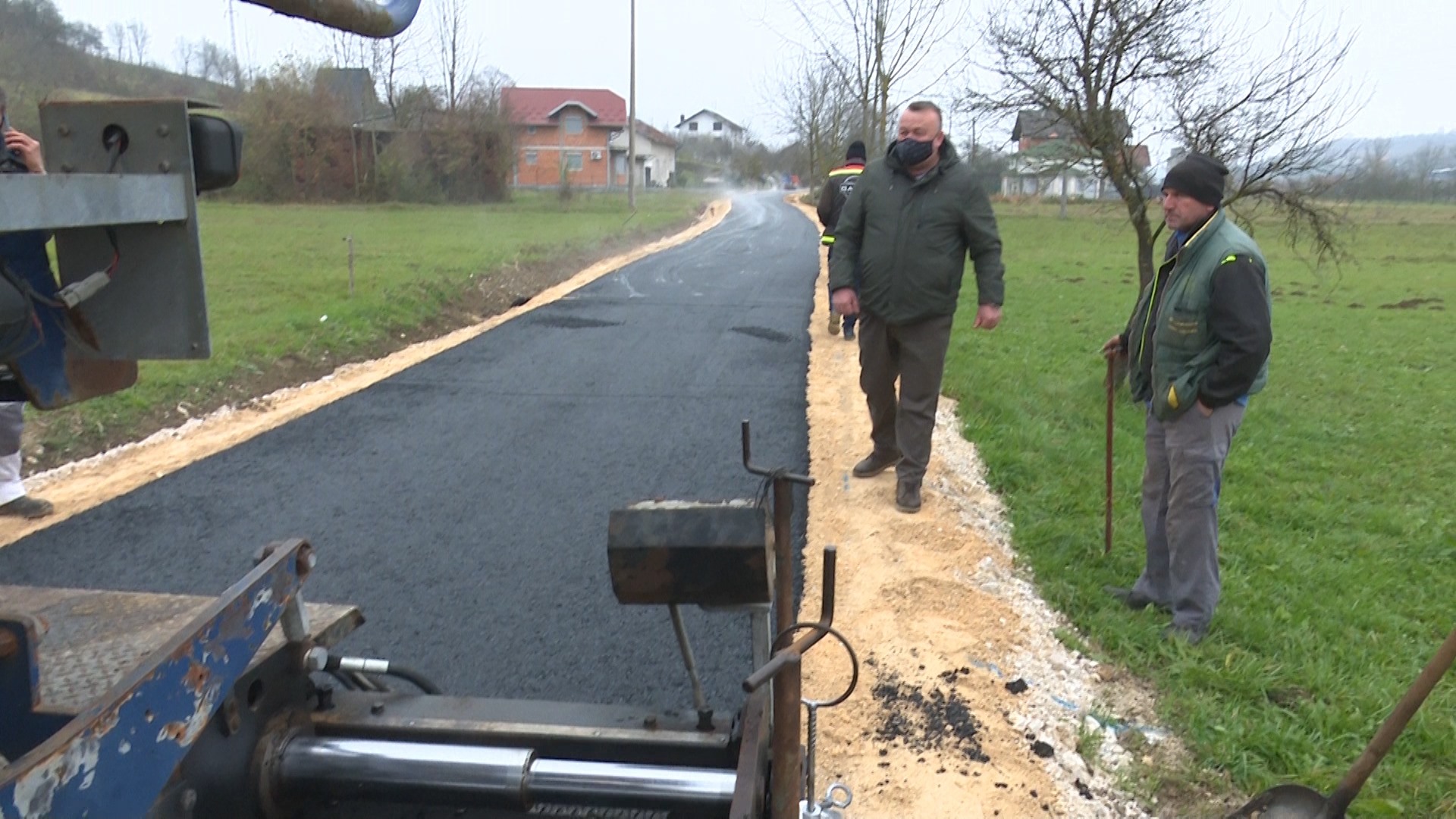 Okončano asfaltiranje lokalnog puta u Donjem Kamengradu