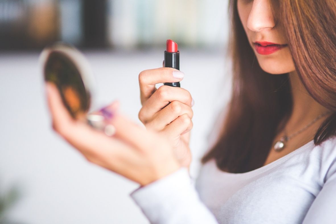Pet trikova koji će vam olakšati šminkanje