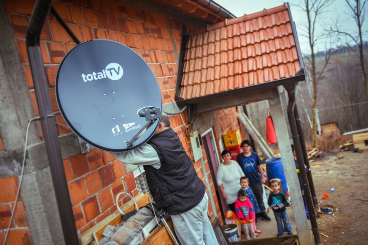 Servis Total TV-a doniran socijalno ugroženim porodicama u BiH koje imaju do 10 djece