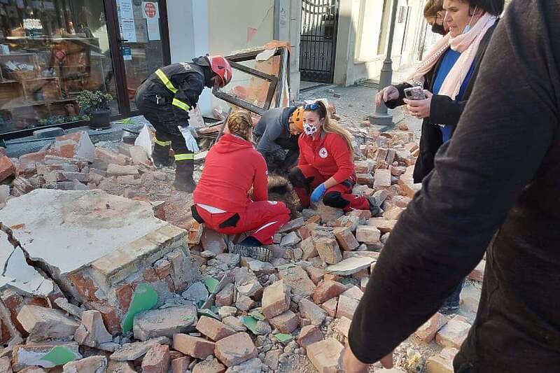 Dramatično stanje u Hrvatskoj: U zemljotresu u Petrinji poginulo dijete