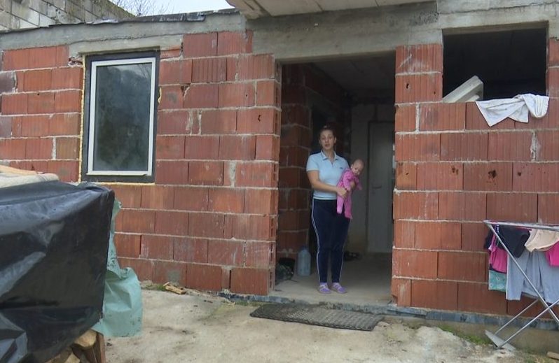 Porodica Kazić živi pod betonskom pločom