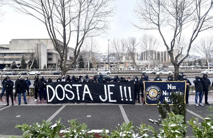 BH Fanaticosi protestuju ispred zgrade Nogometnog saveza BiH