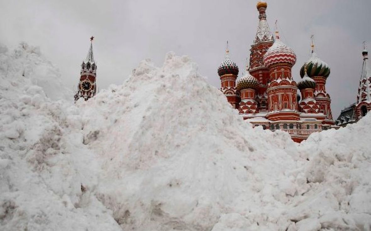 Snježna apokalipsa: U Moskvi palo najviše snijega u zadnjih osam godina
