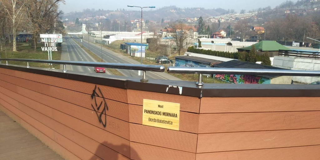 Inspekcija naredila da se skloni ploča s imenom Đorđa Balaševića s mosta u Tuzli