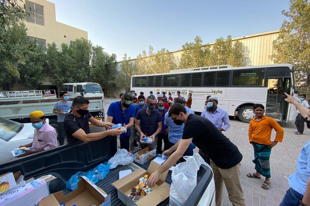 Bosanci u Dohi podijelili iftare stranim radnicima koji žive u siromaštvu