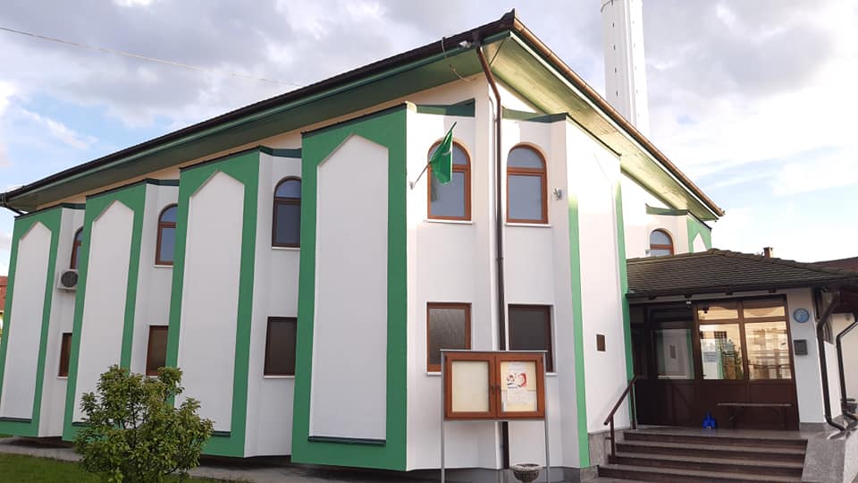 Dobrotom Hajrudina Gazibare džamija u Zdeni dobila novo bijelo ruho