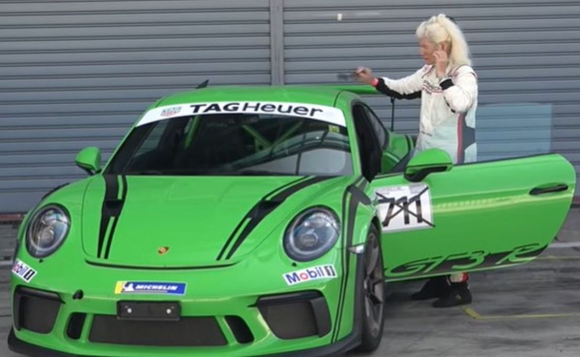Vozi krugove po Monzi u Porscheu: ‘Najbrža baka na svijetu‘ ima 82 godine