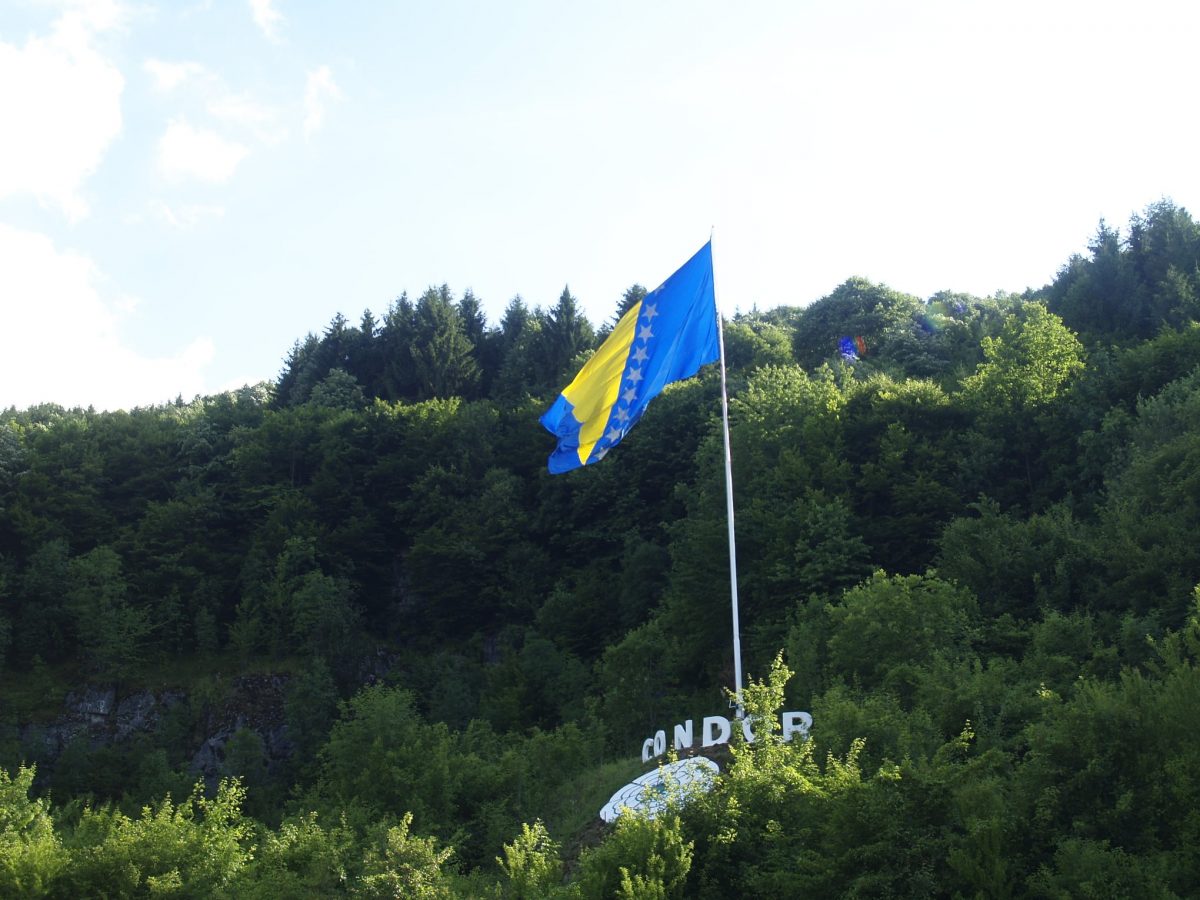 Svečano podizanje zastave BiH u Sanskom Mostu