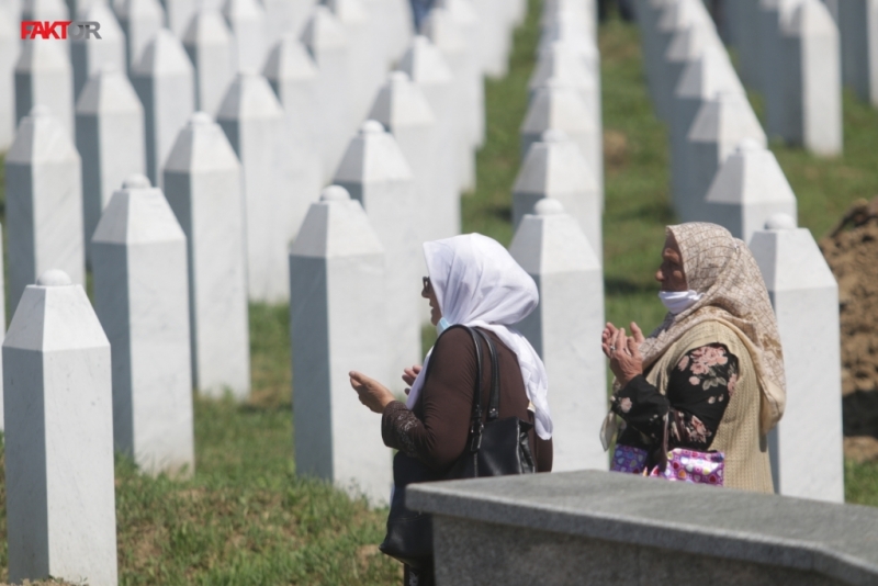 Majke Srebrenice uoči presude Mladiću: Cijelom Bosnom bijeli su nišani, uzeli su naše najmilije