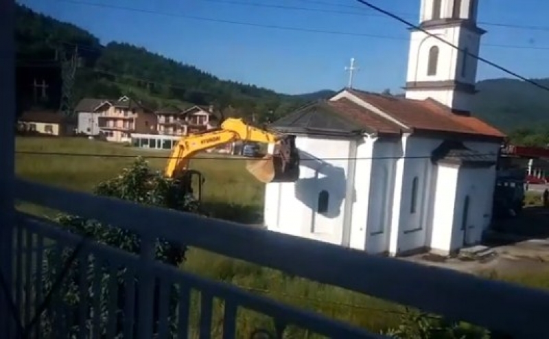 Pogledajte proces uklanjanja crkve iz dvorišta nane Fate u Konjević Polju