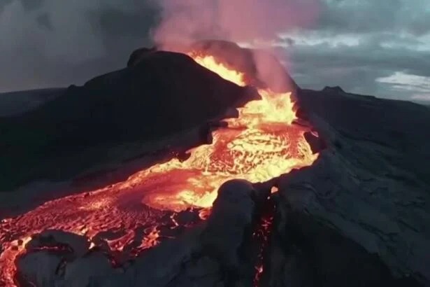 Dron snimao erupciju vulkana na Islandu pa završio u lavi