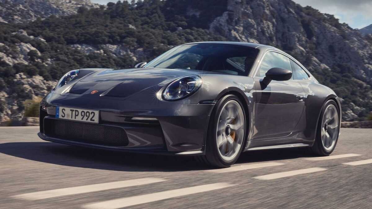 Aktuelni Porsche 911 GT3 dobio je udobniju Touring verziju
