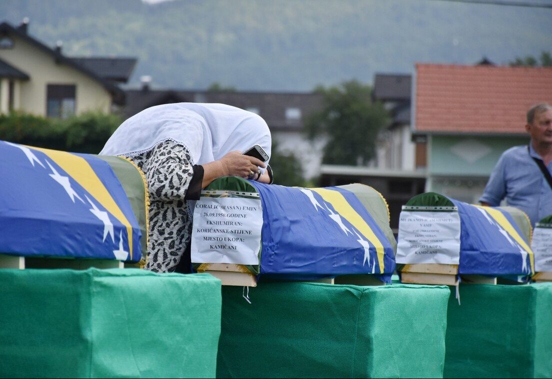 Klanjana dženaza za 12 žrtava koje su ubijene 1992. godine u Prijedoru