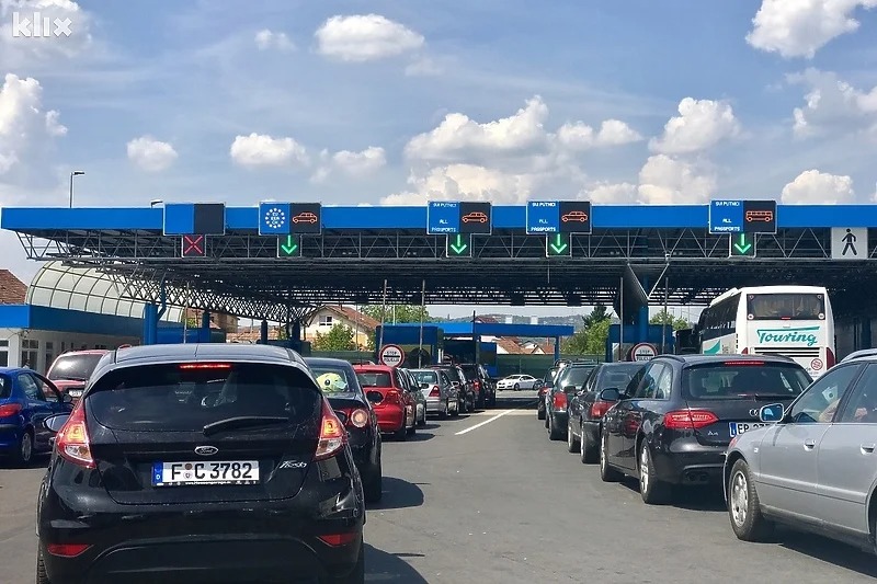 Duga zadržavanja na graničnom prijelazu Bosanski Brod, na ostalim do 30 minuta