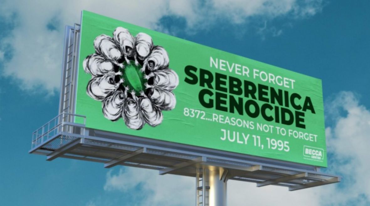 Chicago: U znak podrške postavljen bilbord “Never Forget Srebrenica Genocide”