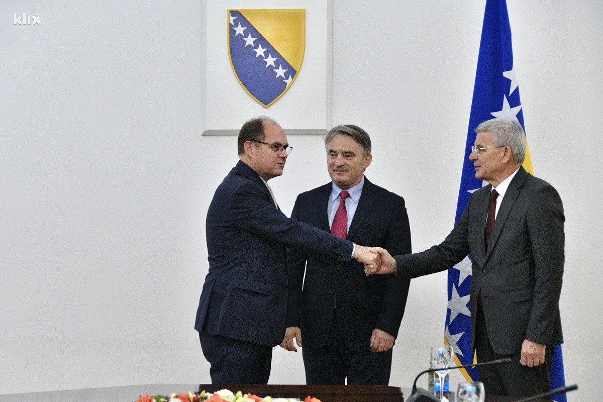 Počeo sastanak sa Christianom Schmidtom u Predsjedništvu BiH, Dodik nije došao