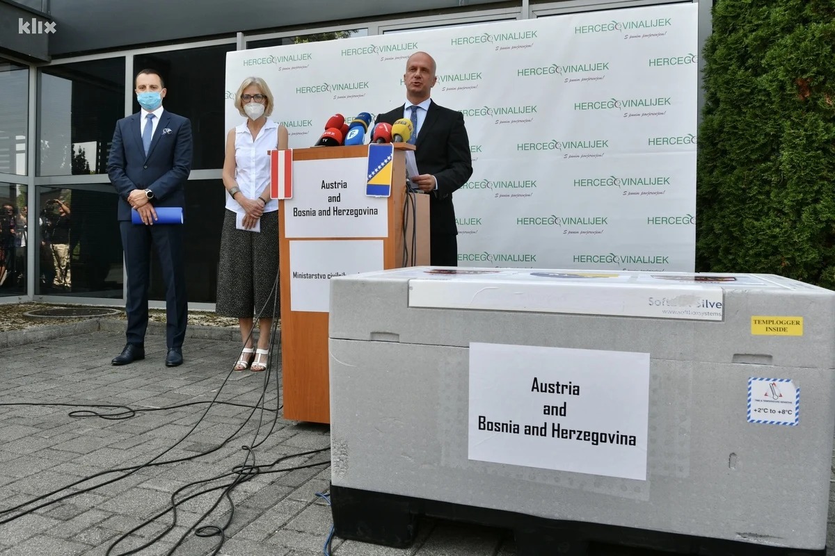 U Sarajevo stigla donacija 500.000 AstraZeneca vakcina iz Austrije