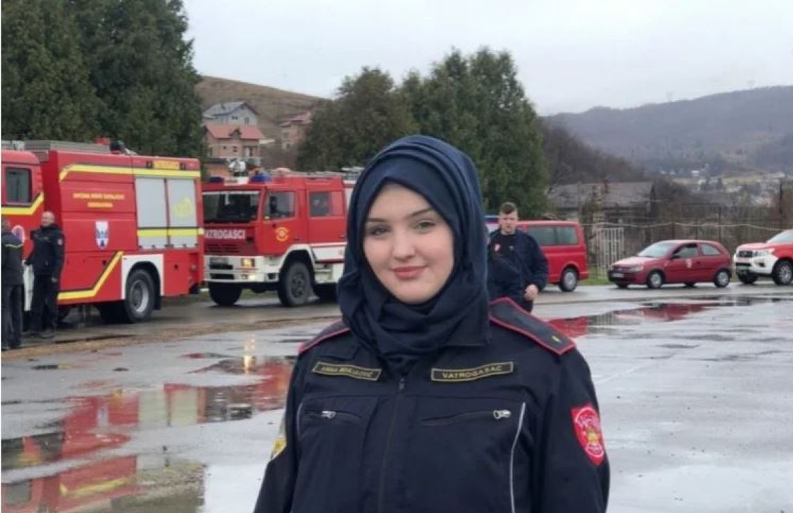 Sarajka pod hidžabom u plemenitoj misiji: Gasi vatru i ruši predrasude