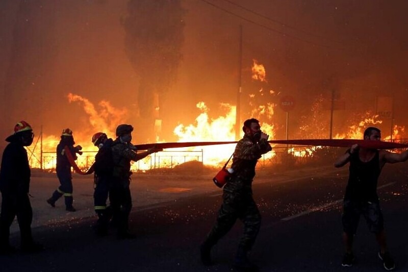 Više hiljada ljudi evakuisano iz Atine zbog velikih požara