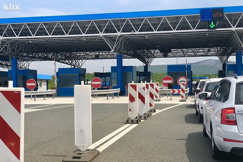 Kolone vozila na graničnim prijelazima sa Hrvatskom i Crnom Gorom