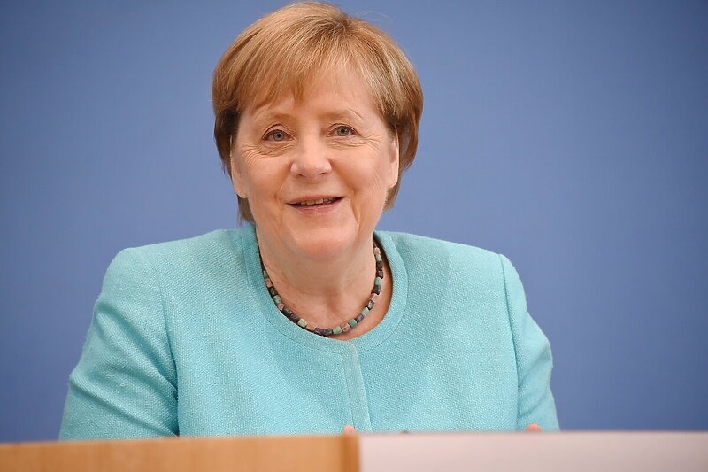 Angela Merkel će primati penziju od 15.000 eura