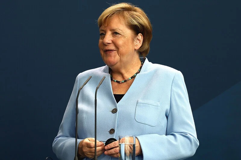 U Berlinu danas sastanak Merkel sa Schmidtom i Inzkom