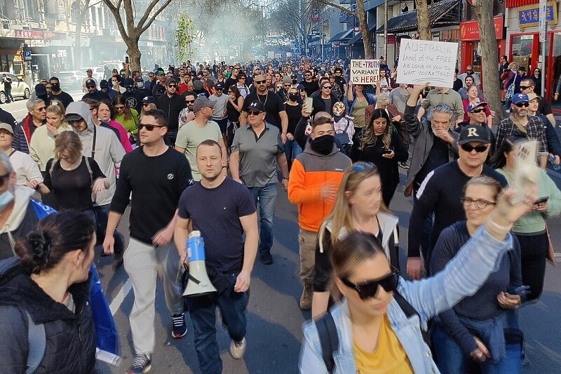 U Melburnu i Sidneju održani protesti zbog novih restrikcija, uhapšeno više stotina osoba