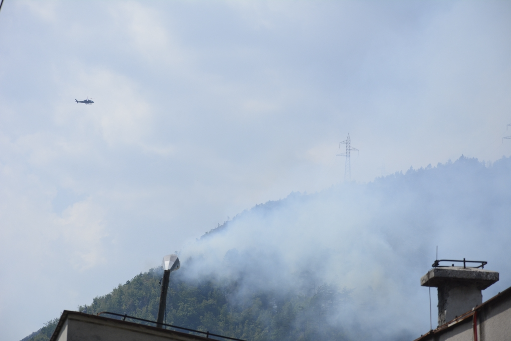 Helikopter iz RS-a gasi požar kod Jablanice, stanje dosta teško