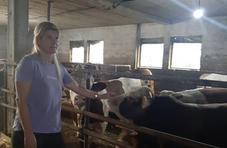 Zijada Efendić diplomirala je ekonomiju, a uzgaja bikove u rodnom selu kod Srebrenice