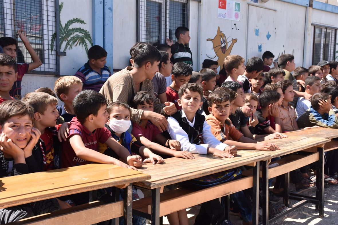 U Siriji 280.000 učenika krenulo u školu. Svojim željama dirnuli sve
