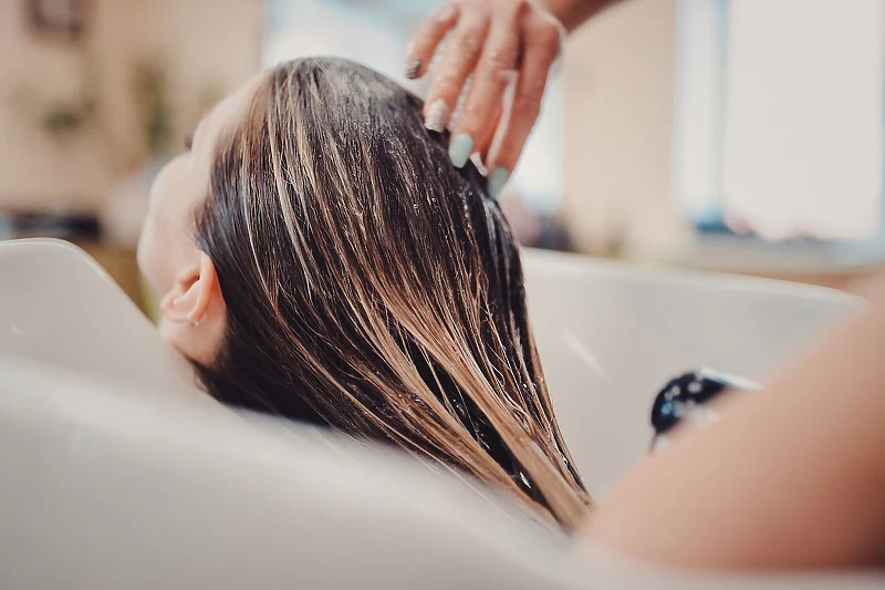 Tajna zdrave kose: Jabukovo sirće odlična je alternativa šamponu