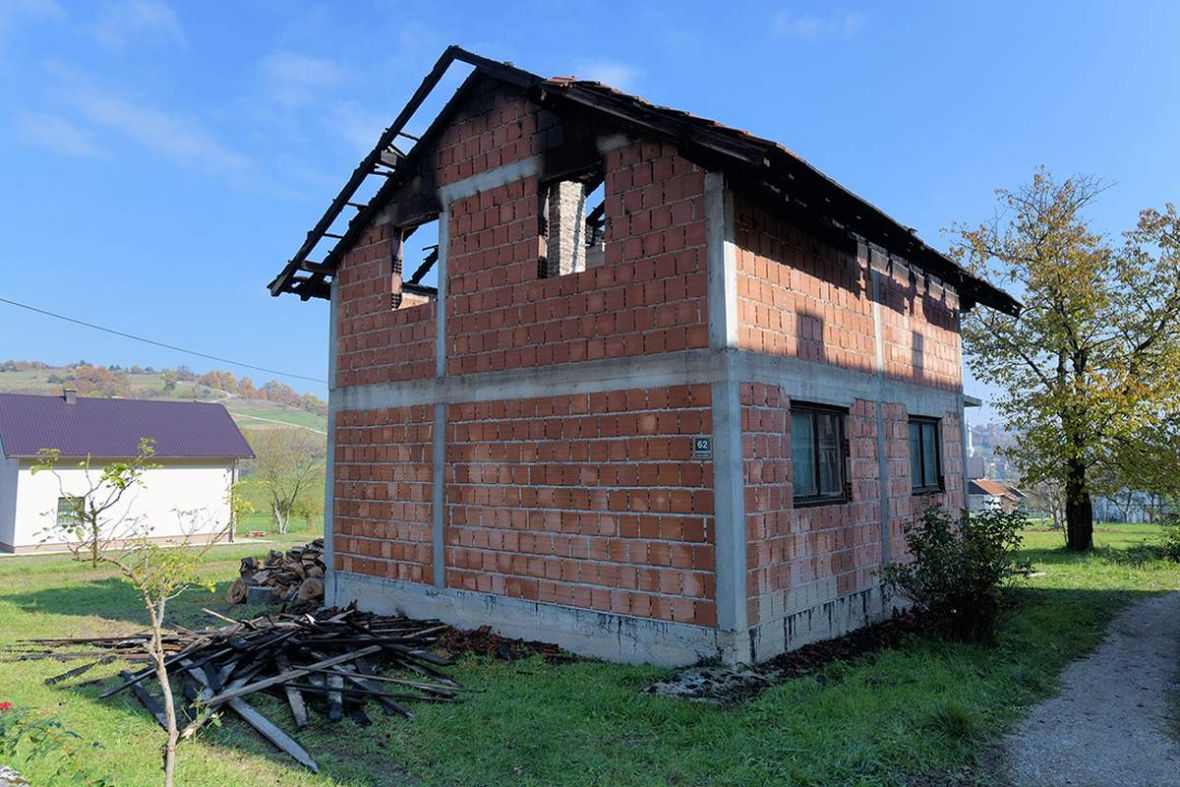 Nana Džemila, kojoj je izgorjela kuća u Hadžićima, prije zime će dobiti novi dom